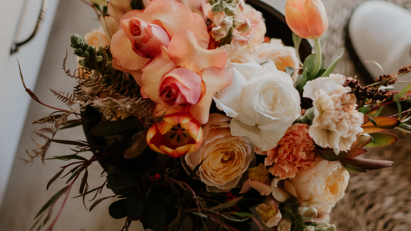 Read more about the article YOUR SEASONAL GUIDE TO WEDDING FLOWERS